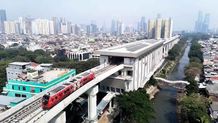 Terungkap Beda Mencolok LRT Jakarta dan Jabodebek Jangan Sampai Salah Pilih