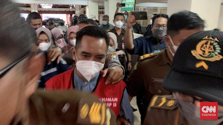 Kontroversi Bechi Anak Kiai Jombang Bebas Penjara Kontroversi Bechi Anak Kiai Jombang Bebas Penjara