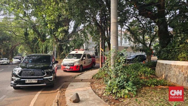 Momen Haru Jenazah Guruh Soekarnoputra Tiba