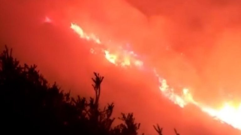 Ijen Membara Pendaki Panik Evakuasi Diri