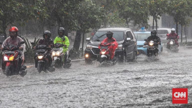 Cibinong Lumpuh Akibat Banjir Bandang Cibinong Lumpuh Akibat Banjir Bandang