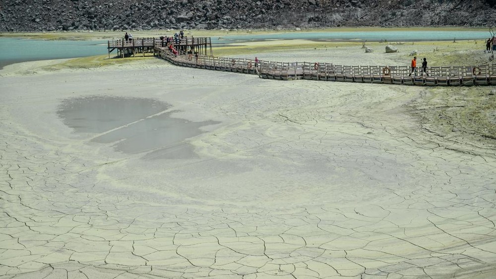 Kawah Putih Ciwidey Mengering Drastis