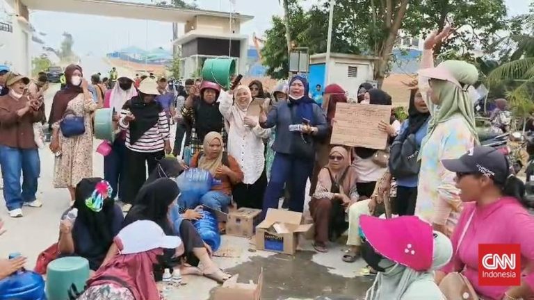 Air Susut Batam Heboh Emak-emak Geruduk Data Center