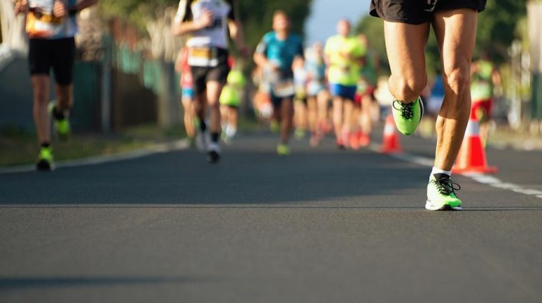 Heboh Pelari Terobos Barikade Jakarta Running Festival Heboh Pelari Terobos Barikade Jakarta Running Festival