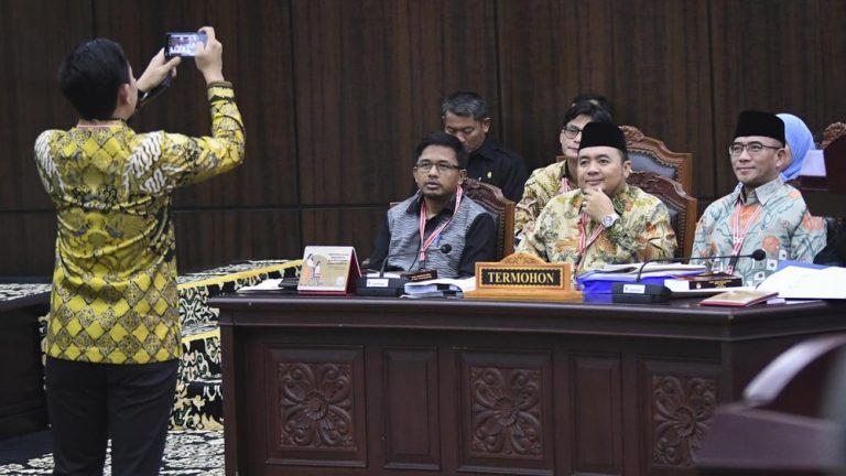 Terkuak Misteri PKPU Gibran KPU Bawaslu Terancam