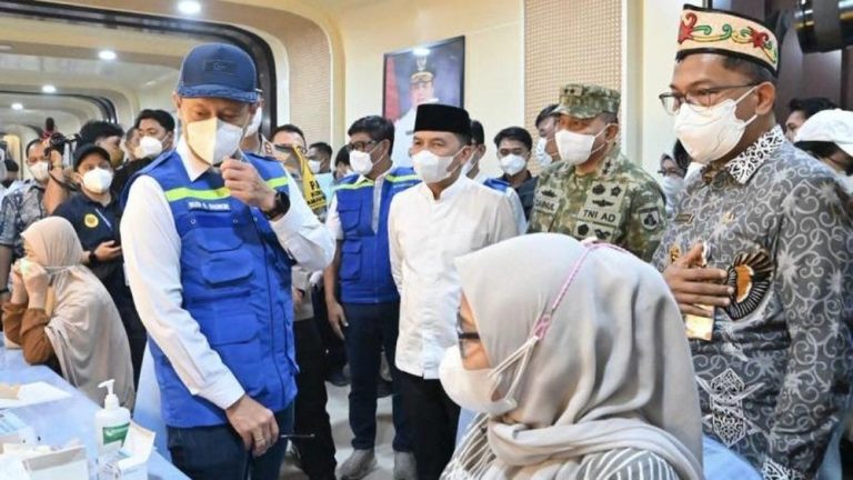 Budi Gunadi Pakai Tabung Oksigen Ternyata Ini Alasannya Budi Gunadi Pakai Tabung Oksigen Ternyata Ini Alasannya