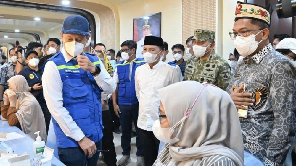 Budi Gunadi Pakai Tabung Oksigen Ternyata Ini Alasannya