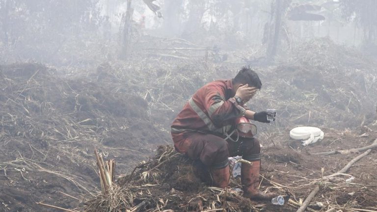 Riau Darurat Asap Puluhan Ribu Warga Terancam Riau Darurat Asap Puluhan Ribu Warga Terancam