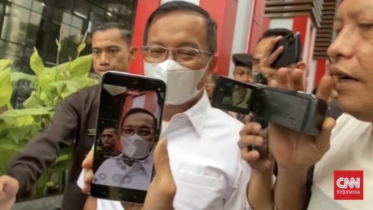 Sestama BNPB Bungkam Usai Diperiksa KPK 7 Jam Sestama BNPB Bungkam Usai Diperiksa KPK 7 Jam