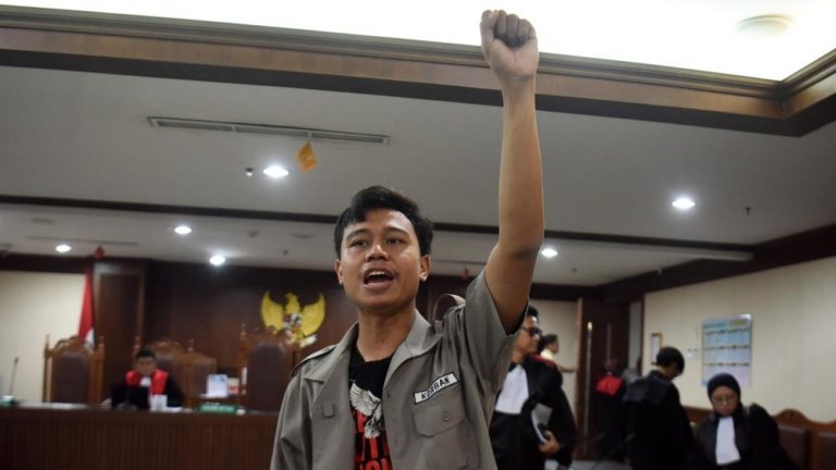 Aktivis Mahasiswa Divonis Bui Kasus Timpa Teks Aktivis Mahasiswa Divonis Bui Kasus Timpa Teks