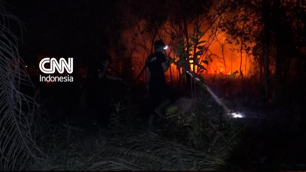 Karhutla Kalteng Membara Warga Terjebak Asap