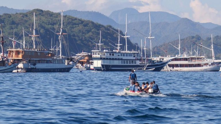 Gelombang Maut Ancam Wisata Komodo